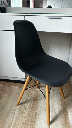 Cadeira eames preta