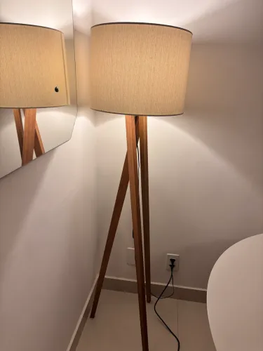 Abajur tripé