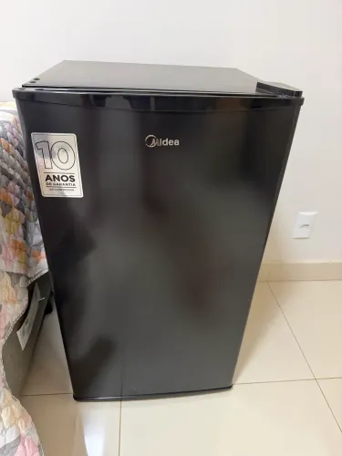 Frigobar Midea 93 litros
