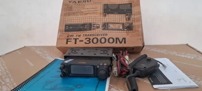 Transceptor YAESU FT-3000M - (até 70W/50W/25W/10W) para a banda de VHF (144 MHz)