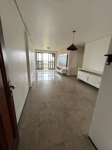 Alugo apartamento no edifício Toulon , na ponta do farol
