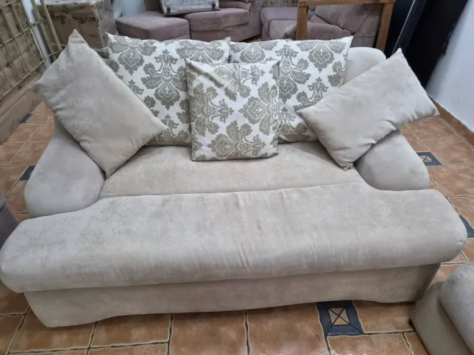 Sofá de 2 lugares muito confortável
