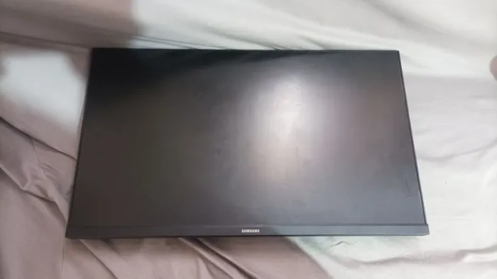 Monitor Samsung gamer com defeito 24 pl