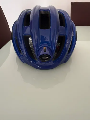 Capacete Rockbros com farol e sinalizador!