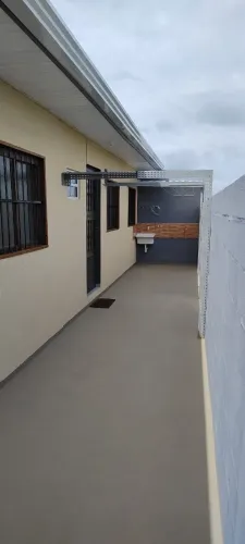 Aluga-se casa de alvenaria nova c 2 quartos c espaço para 3 carros ou mais e motos 