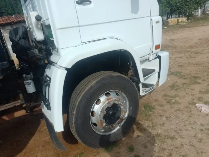 Vendo caminhão carroceria, não aceito trocas, somente venda