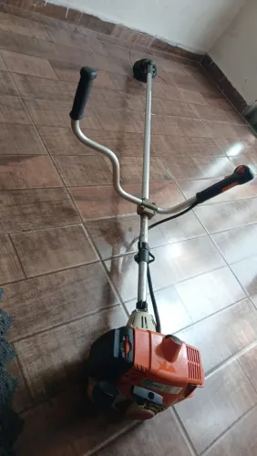 Vendo roçadeira sthl FS120