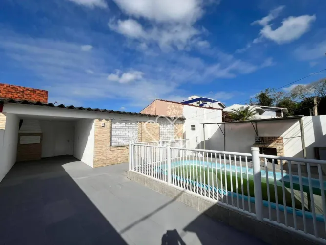 Casa para Venda e Locação no Centro de Gravataí com 90 m², 2 Quartos, Piscina e Terreno de