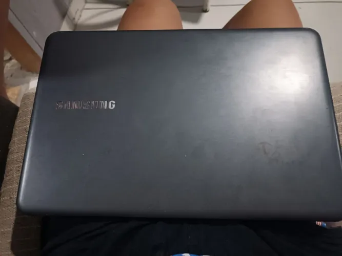 Notebook Samsung não tenho nota nem carregador novo pegando tudo 