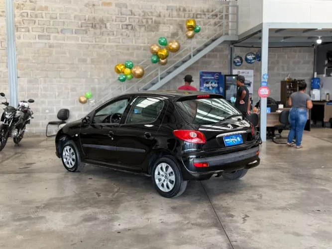 Peugeot 207 XR 1.4 Flex 8V 5P 2011