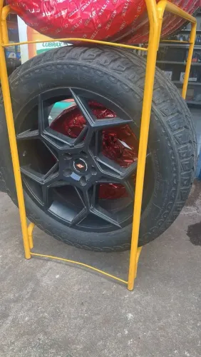 Pneus aro 20 R$4.500,00. No dinheiro tem preço