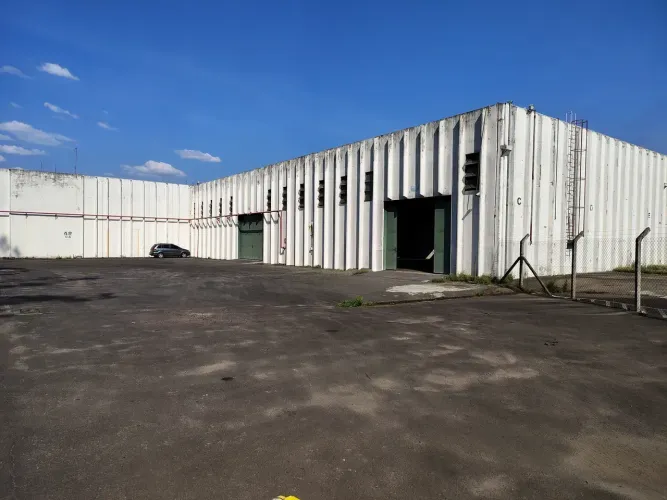 GALPÃO COBERTO 7200m2 BR 267 ACESSO PARA CARRETAS  FICA 2KM DA BR 040 EM FRENTE LOTEAMENTO