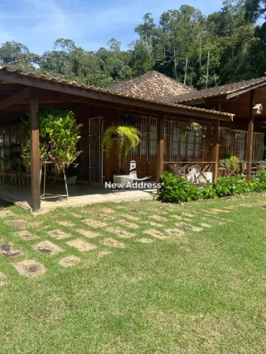 Chácara em Marechal Floriano: 80.000 m², 3 suítes, piscina, campo de futebol, água abundan