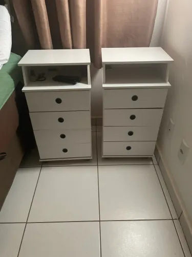 Kit 2 mesas de cabeceira branca 4 gavetas 1 nicho
