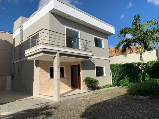 Alugo uma casa com 04 suites em condominio fechado