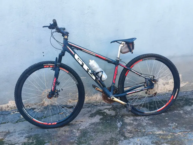 Bicicleta MTB Aro 29 Preta Usada 21 Marchas