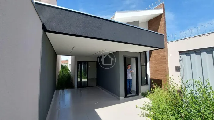 CASA 3 QUARTOS SENDO 1 SUITE MASTER