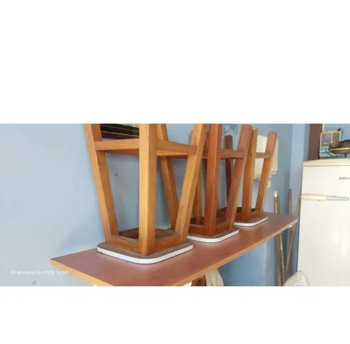 MESA DE APOIO RETRÁTIL COM 03 BANQUETAS