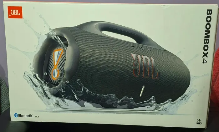 VENDE-SE BOMBOX 4 2 MESES DE USO!!!