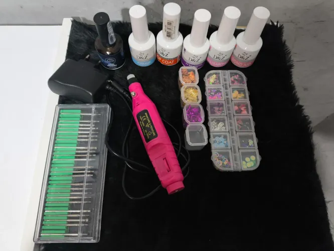 Ótima oportunidade para começar na área da beleza, acessórios para esmaltação em gel