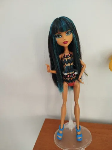 Monster high Cléo ver descrição