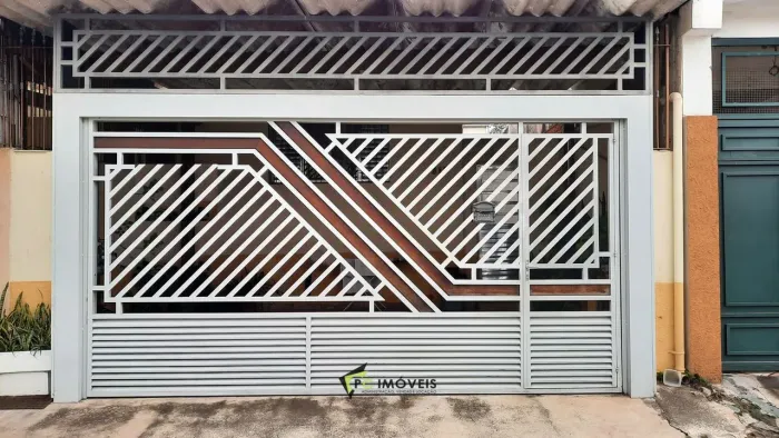 Casa Térrea à Venda no Bairro do Limão muito bem localizada