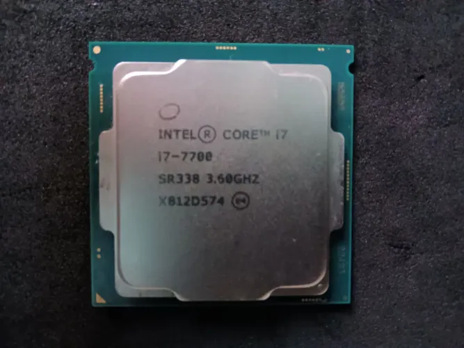 Intel Core I7-7700 + Cooler Original, Excelente estado