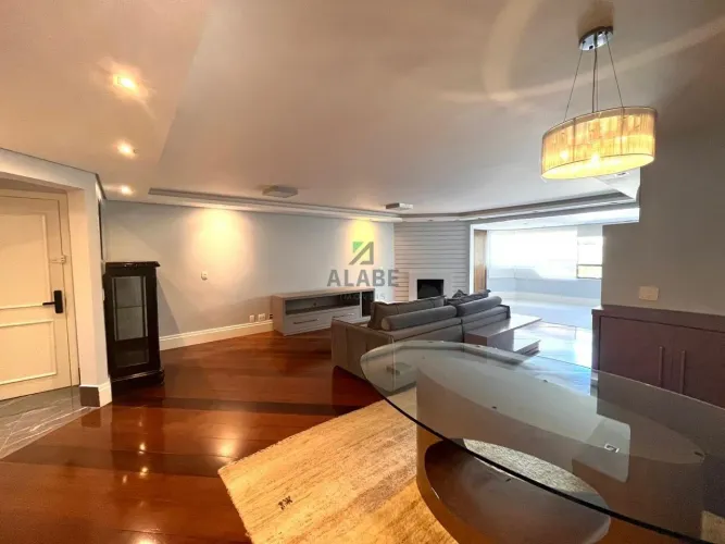 Champs Elysées - Apartamento à venda com 184m², 3 suítes e 3 vagas de garagem.