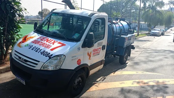 Caminhão de hidro e vácuo para limpa e lava fossa