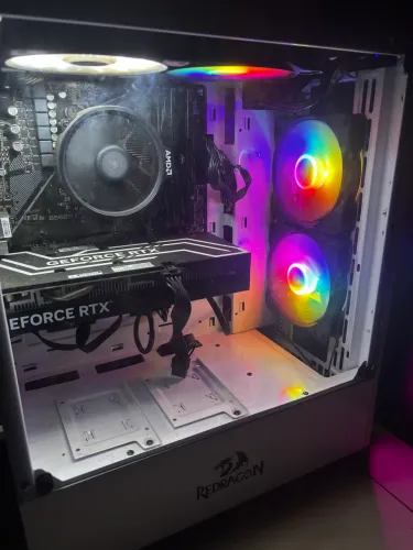 PC GAMER / Ryzen 5 5600, 4060 8GB e 16 GB RAM
