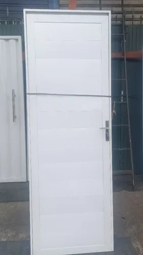 Porta Suprema em alumínio todo fechado lamber diesel
