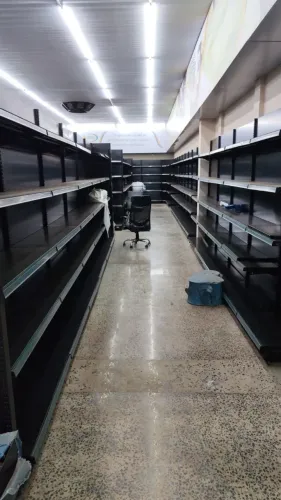 Pratileira de ferro nova 