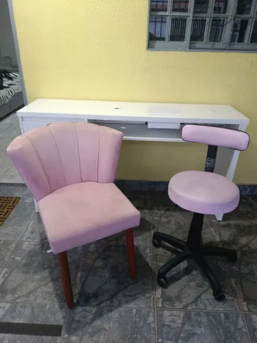 Mesa de manicure com aspirador de pó