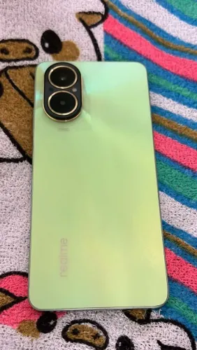 Vendo celular C61 5 mês de uso novo, com carregador original, é com capinha rosa !!
