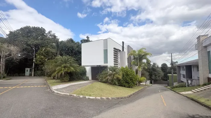 Casa de condomínio para venda possui 270 metros quadrados com 1 quarto em Taboão - Curitib