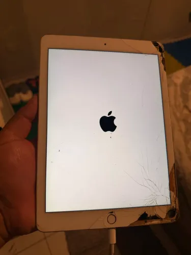 iPad Air 2 A1566 16GB/64GB (confirmar), sem iCloud, para conserto ou peças