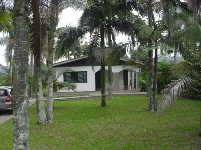 OPORTUNIDADE EXELENTE CASA DE  ALVANERIA 3 DORMITÓRIOS AMPLO JARDIM EM RIO MAINA 