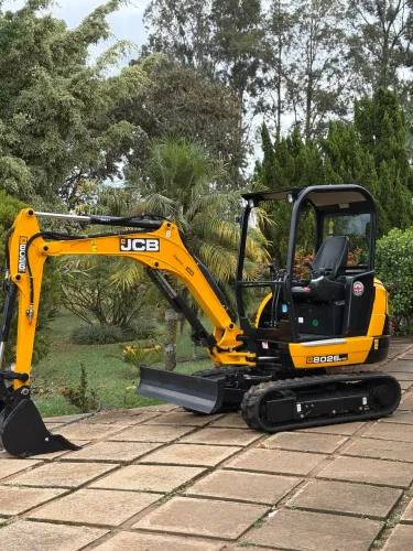 Serviço de Escavação com mini escavadeira JCB