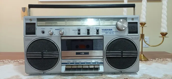 Rádio boombox Toshiba RT110