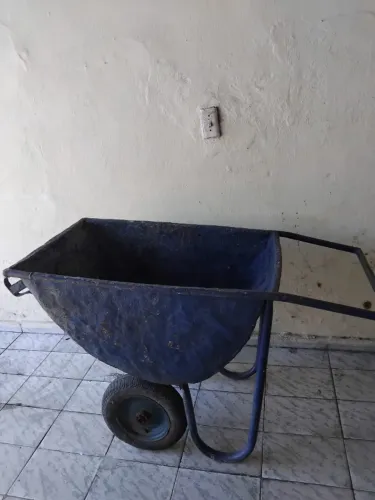 Carrinho de Mão Metálico Reforçado 80 Litros