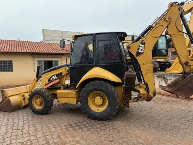 Vende-se Retro Escavadeira Caterpillar 416E Ano: 2014