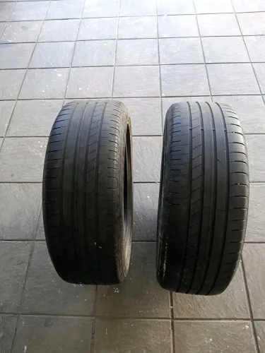 2 pneus Goodyear aro 17 perfil na foto