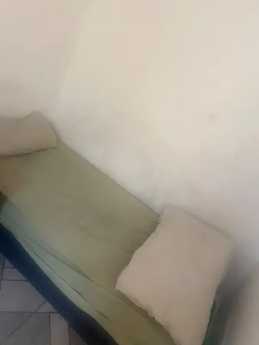 Vendo cama de solteiro box
