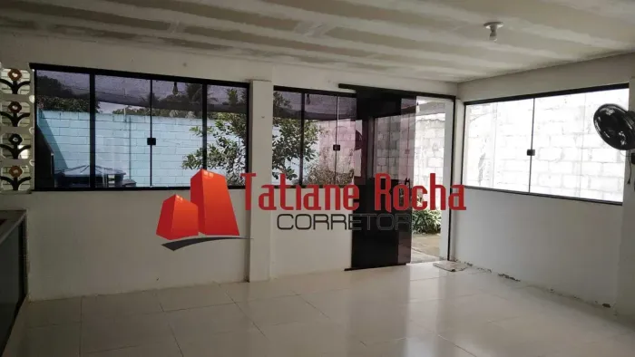 Vendo excelente casa no Condomínio Parque Ipe Amarelo.