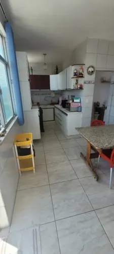 Vendo Excelente casa 3 quartos vaga p 5 carros e ponto comercial na cidade nova