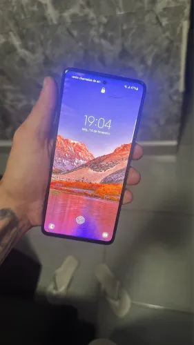 Samsung A51 128gb 8 de ram aparelho com um leve trincado fio de cabelo 