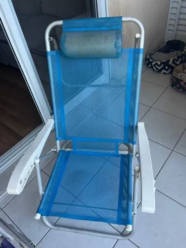 Cadeiras e carrinho de praia