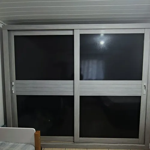 Guarda roupas grande casal, preto e cinza