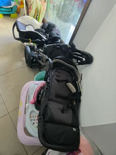Carinho de bebe duplo para gêmeos