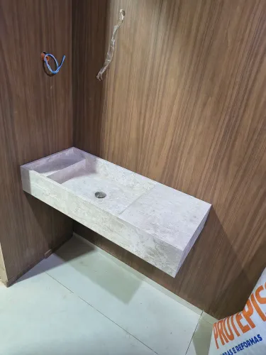 Preciso de um ajudante urgente 